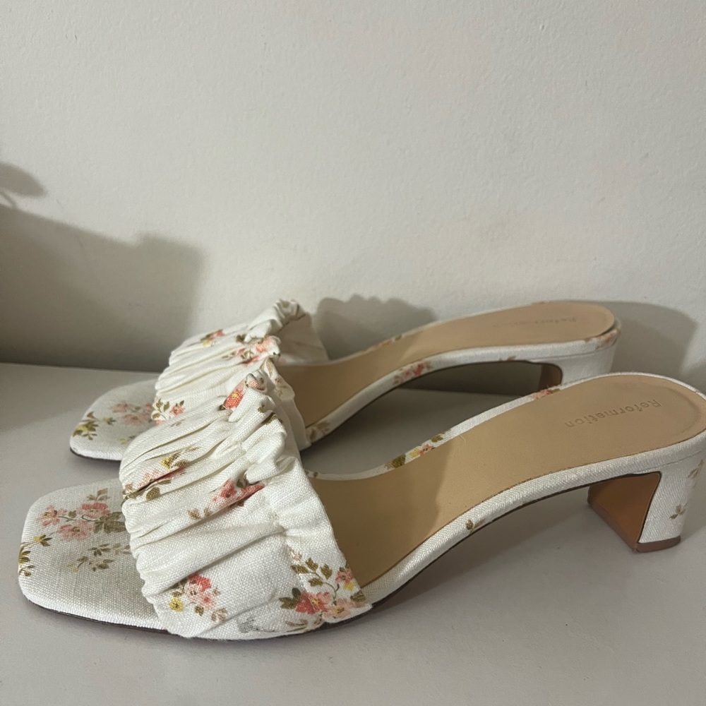 Reformation - White floral linen block sandals - size 9.5